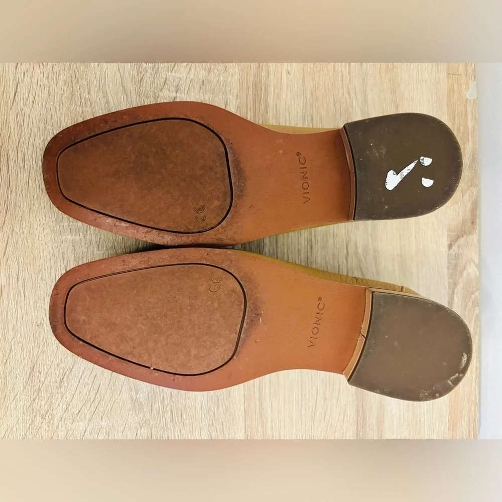 Vionic leather Square toe loafers Shoes Size 6.5